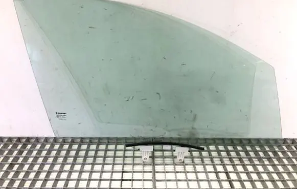 Suzuki SX4 S-Cross Front door window glass four-door