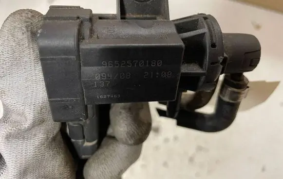 Citroen C4 I Picasso Turbo solenoid valve 9652570180 1627463