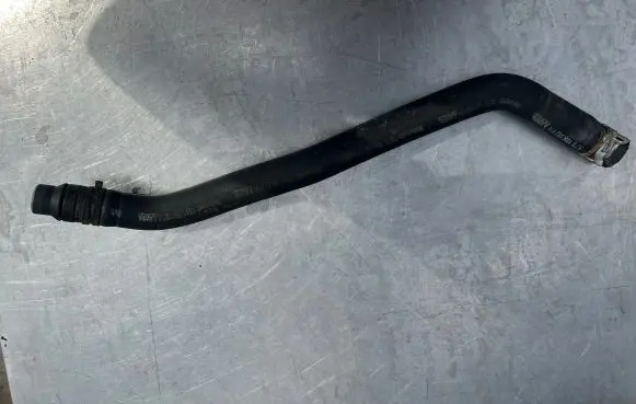 Engine coolant pipe/hose