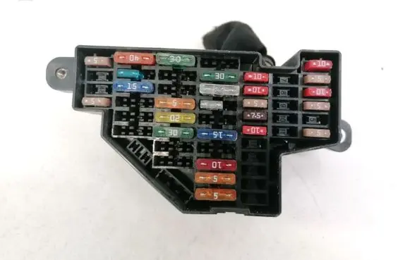 Volkswagen Golf V Fuse box set