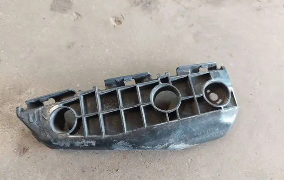 Toyota Auris 150 Front bumper mounting bracket 5253502040