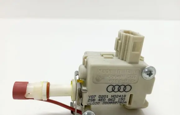 Audi A8 S8 D3 4E Fuel tank cap lock 4E0862150 3B0959782A