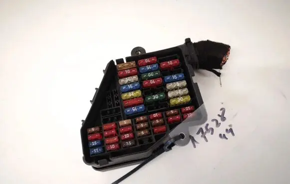 Volkswagen Golf IV Fuse box set 8d1941824