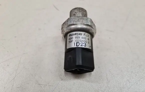 Volkswagen PASSAT B5.5 Air conditioning (A/C) pressure sensor 8D0959482B 8D0959482