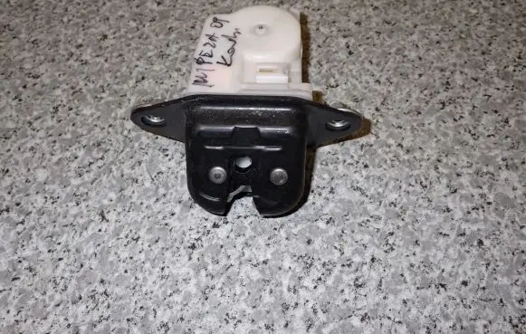 Subaru Impreza III Tailgate/trunk/boot lock/catch/latch