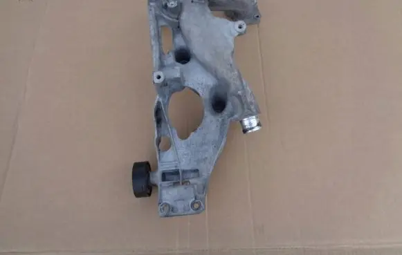 Mercedes-Benz B W246 W242 Generator/alternator bracket A6512011709