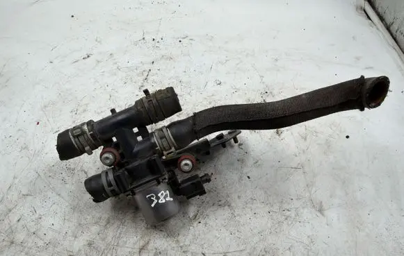 Audi A4 S4 B8 8K Coolant heater control valve 061561