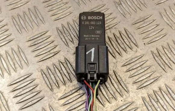 Land Rover Discovery Sport Glow plug pre-heat relay 0281003123 20150918