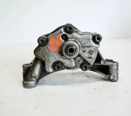 Volkswagen PASSAT B5 Oil pump 038115105B