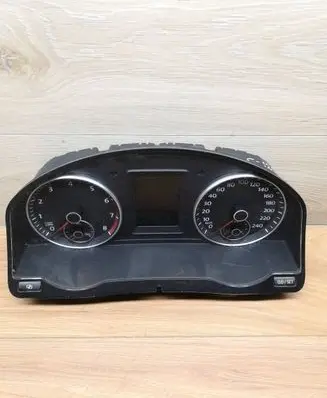 Volkswagen Golf Plus Speedometer (instrument cluster) 5M0920861
