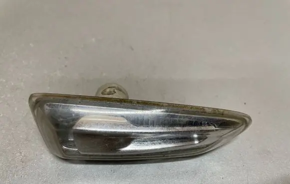 Opel Astra J Front fender indicator light 13273104