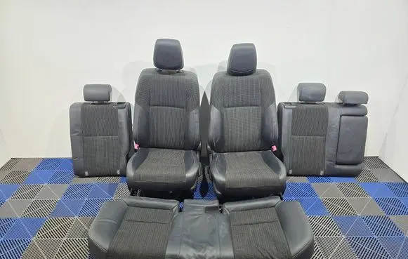 Toyota Auris E180 Seat set