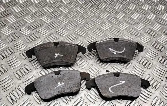 Volvo V70 Brake pads (front) 