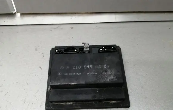 Mercedes-Benz E W210 Light module LCM A2105450605