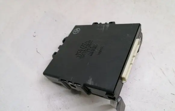 Toyota Prius (XW20) Power management control unit 8967047010 1012380151