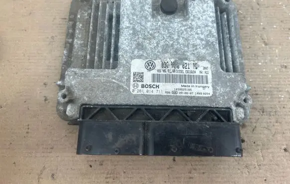 Skoda Superb B6 (3T) Engine control unit/module 03G906021 1039S25165 0281014711