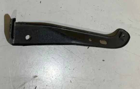 Ford Mustang VI Fender mounting bracket JR3B16C199BA