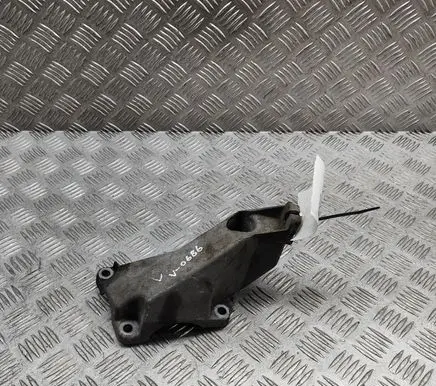 Audi A4 S4 B6 8E 8H Engine mounting bracket 8E0199307A