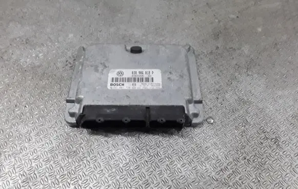 Volkswagen PASSAT B5 Engine control unit/module 038906018P 0281001720