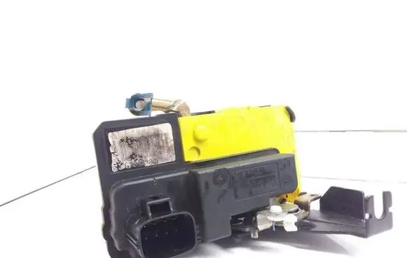 Volvo V70 Front door lock 30663041