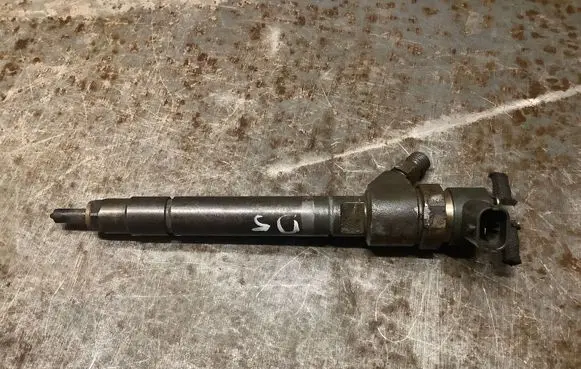 Volvo XC90 Fuel injector 30750283