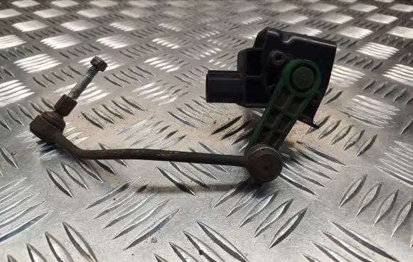 Headlight/headlamp level sensor