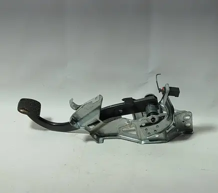 Audi 80 90 S2 B4 Brake pedal 24463406
