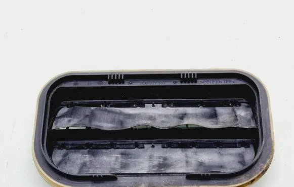 Volkswagen Caddy Quarter panel pressure vent 7L0819181