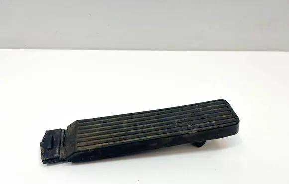 Accelerator throttle pedal