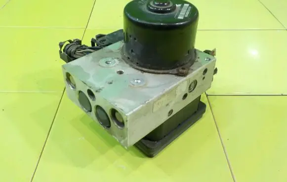 Volvo XC90 ABS Pump 30714956