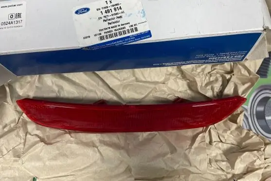 Ford Mondeo MK IV Rear tail light reflector DS7151680AC 16JUN2023 1491914