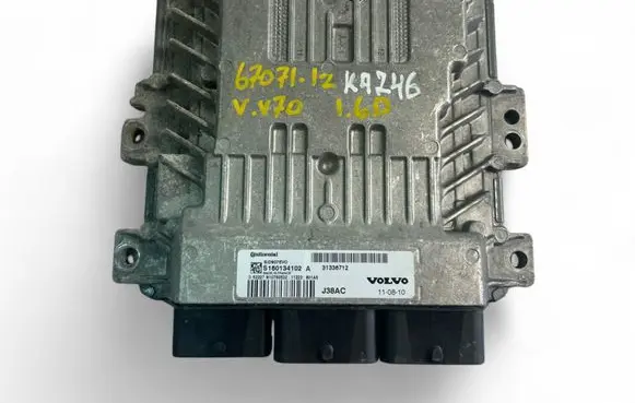 Volvo V70 Engine control unit/module ECU 31336712 S180134102A