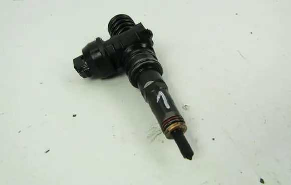 Volkswagen Golf IV Fuel injector 038130073AJ