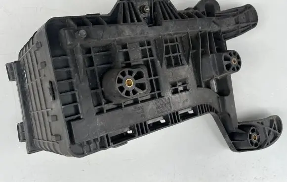 Volkswagen PASSAT B6 Battery tray 1K0915333C