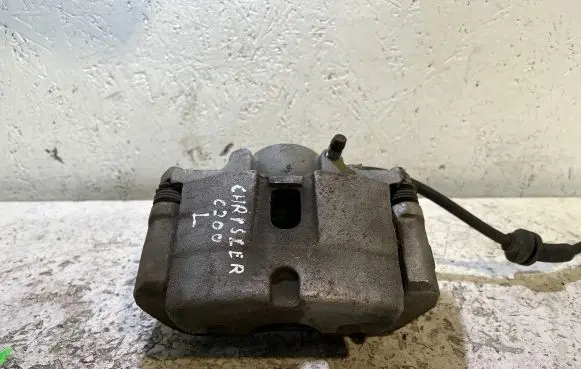 Chrysler 200 Front brake caliper