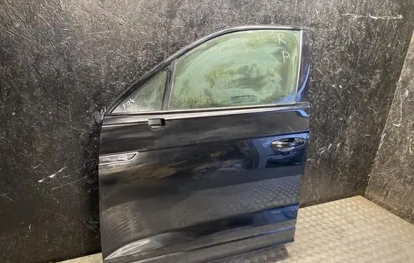 Volkswagen Touareg III Front door