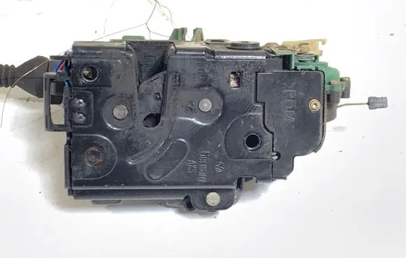 Volkswagen PASSAT B5.5 Rear door lock 3B4839016M