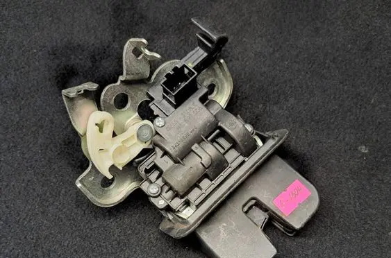 Audi A8 S8 D4 4H Tailgate/trunk/boot lock/catch/latch 4H0827505