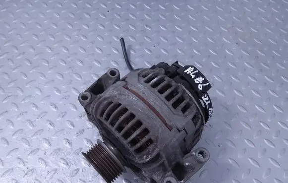 Volkswagen Tiguan Generator/alternator 06B903016AB