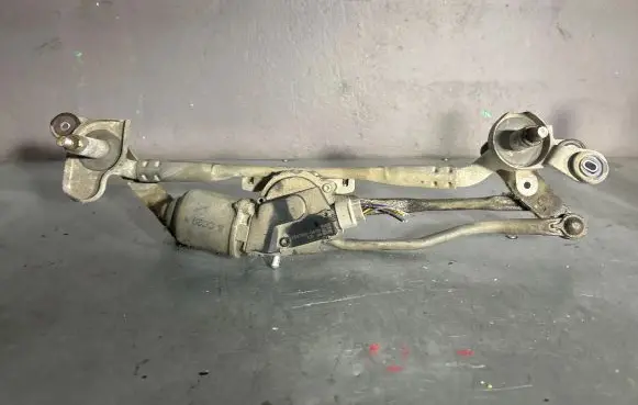 Mazda 5 Front wiper linkage and motor 1593000600