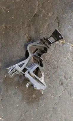 BMW 7 F01 F02 F03 F04 Fender mounting bracket 7046351