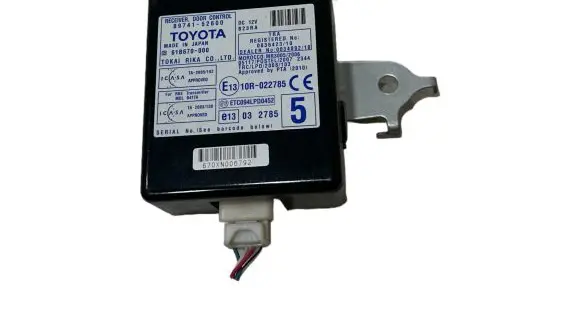Toyota Urban Cruiser (XP110) Door control unit/module 8974152600 61B670000 10R022785
