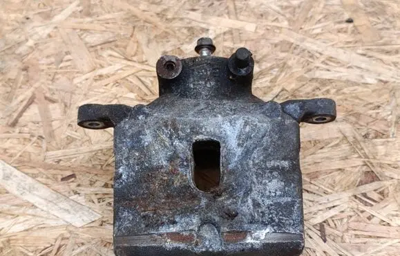 Hyundai i40 Front brake caliper 