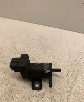 Volvo S40, V40 Vacuum valve 7700113709
