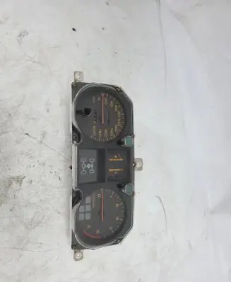 Mitsubishi Pajero Speedometer (instrument cluster) MB680378 37667G