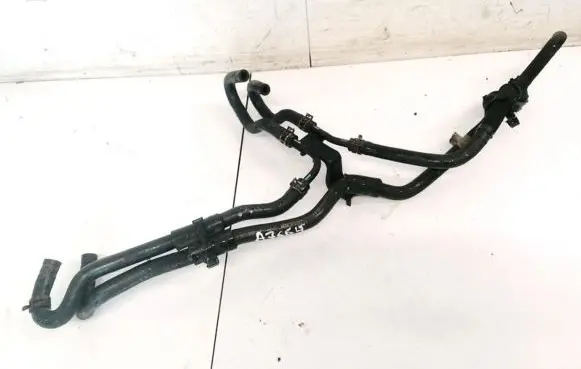 Toyota Avensis T270 Engine coolant pipe/hose