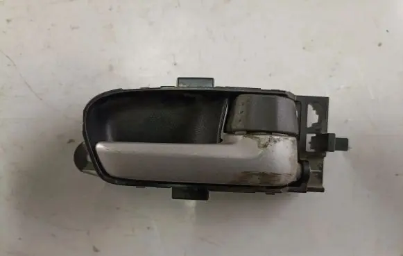 Suzuki Grand Vitara II Front door interior handle