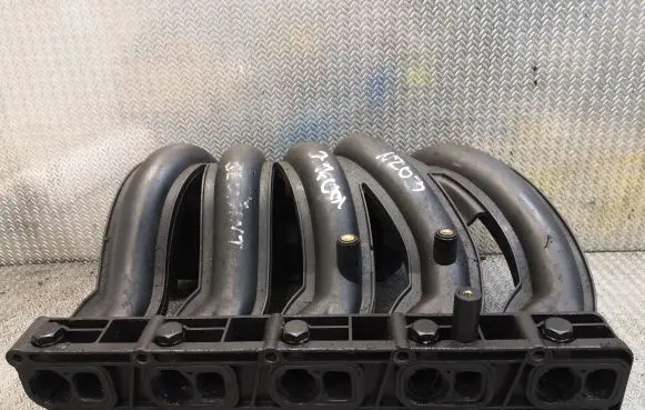 Mercedes-Benz C W203 Intake manifold 6120903537 A6120903537