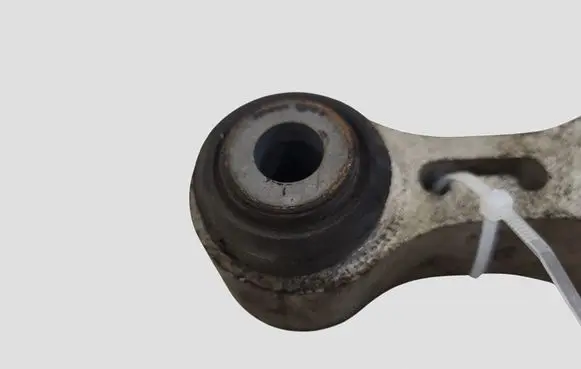 Mazda 6 Engine mount bracket