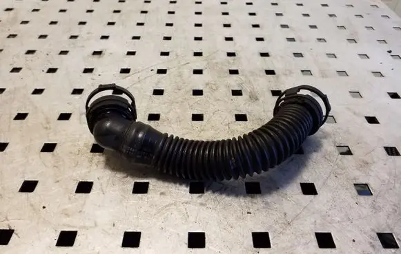 Volkswagen PASSAT B8 Engine coolant pipe/hose